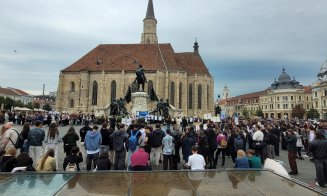Profesorii clujeni, din nou în stradă. Miting de protest în centrul Clujului. Studenții și elevii, alături de dascăli