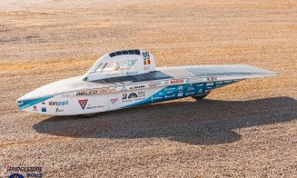 Vehiculul echipei Solis UTCN, expus în centrul orașului australian Adelaide, după ce a trecut linia de finish la Bridgestone World Solar Challenge