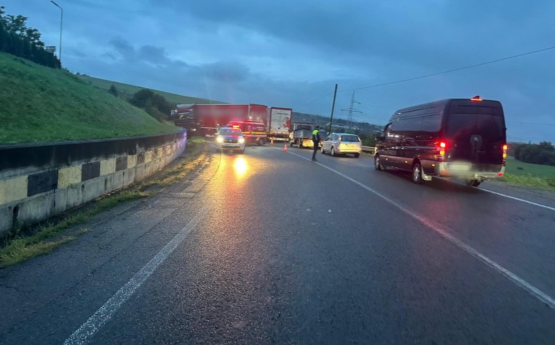 Cum s-a produs accidentul din Cluj în care un TIR a fost proiectat în șanț / Trafic, alternativ în zonă
