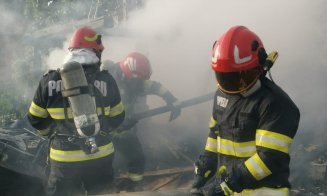 Incendiu puternic în județul Cluj: Patru anexe și acoperișul unei case au fost distruse
