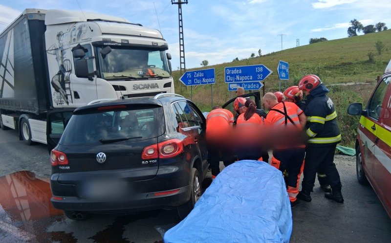 Accident rutier la Gârbău: Două persoane rănite, transportate la spital