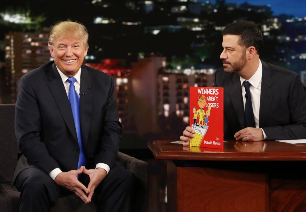 Donald Trump sugerează ridicarea licenței televiziunilor critice la adresa sa / Baronii mass-media americane se înclină în fața președintelui