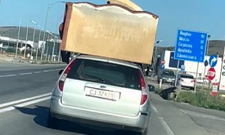 Cu canapeaua, pe șoselele Clujului. Echilibristică sau balet? ”Nu cred așa ceva!!!”
