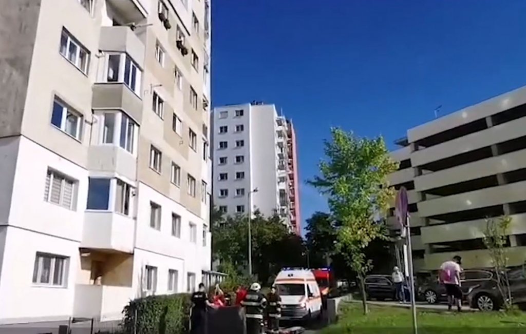 SINUCIDERE în Cluj-Napoca: S-a aruncat de la etajul 9 exact în fața unui mare loc de joacă pentru copii