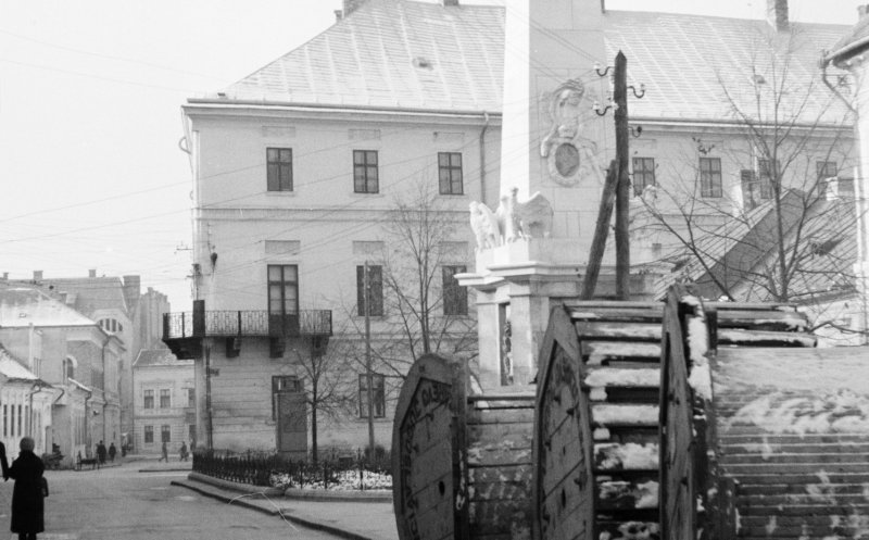 De ce a fost mutat Obeliscul Carolina în Piața Muzeului