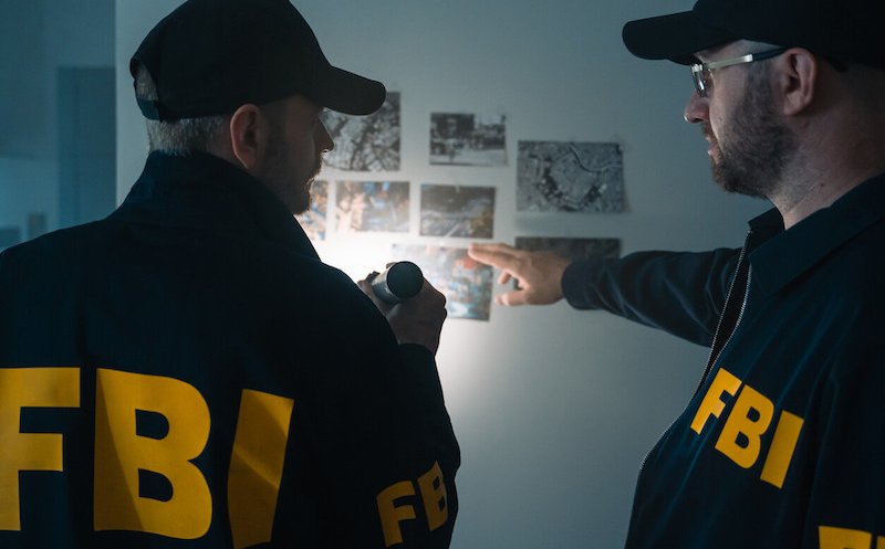 Cine e tânărul suspectat de trimiterea mesajelor de ameninţare în școli și spitale. FBI i-a cerut extrădarea pentru pornografie infantilă și terorism, dar România a refuzat