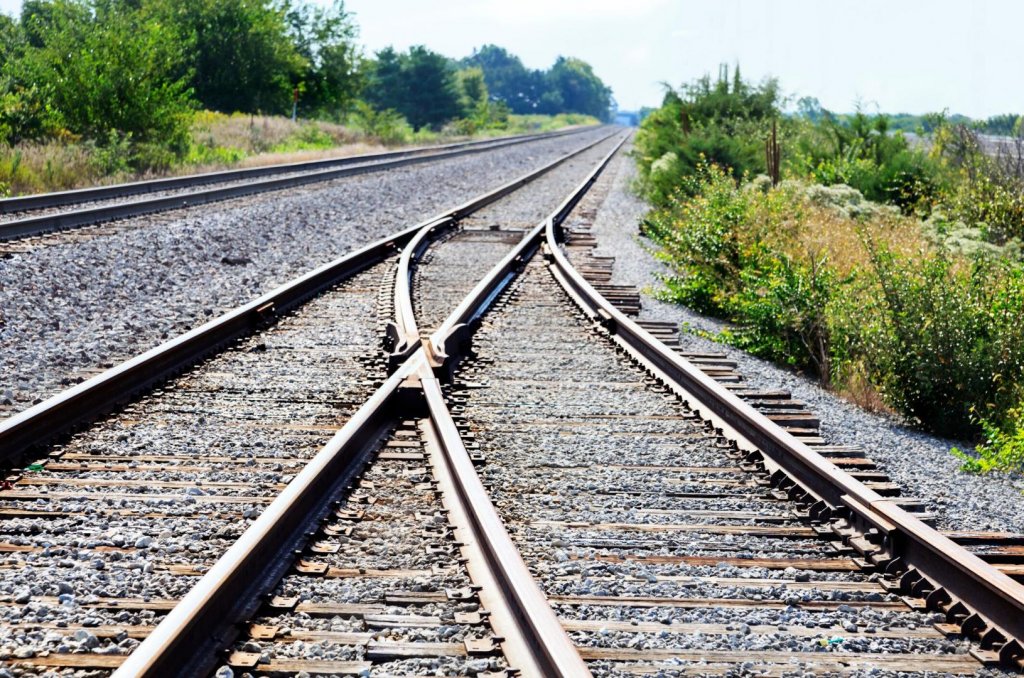 Calea ferată Cluj-Napoca – Episcopia Bihor: România ia împrumut 300 milioane euro de la BEI