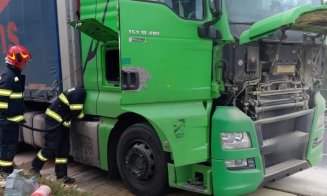 Un camion a luat foc pe Autostrada Transilvania, pesensul Turda-Gilău