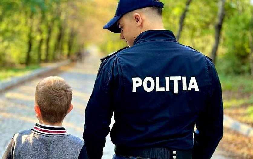 Elev de clasa a III-a, mușcat în zona genitală de un coleg / Poliția face anchetă