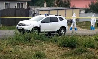Tânără de 20 de ani UCISĂ de fostul iubit în curtea casei. A înjunghiat-o și pe mama fetei care a sărit să își apere copila