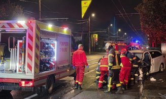 GRAV accident în Cluj-Napoca. Impact între un microbuz și o cursă Uber / Victimă încarcerată și mașini făcute praf