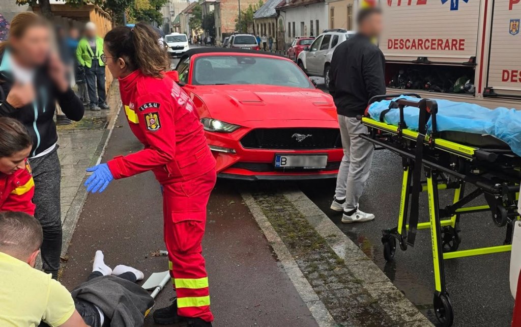 Clujenii îl știu mai bine decât Poliția pe șoferul care a luat pe capotă un copil cu Mustangul în centrul Clujului: 'Mașina asta gonește prin oraș de câteva săptămâni bune'