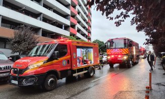 Incendiu într-un bloc din Cluj-Napoca. Zeci de locatari, evacuați. Care a fost cauza incidentului