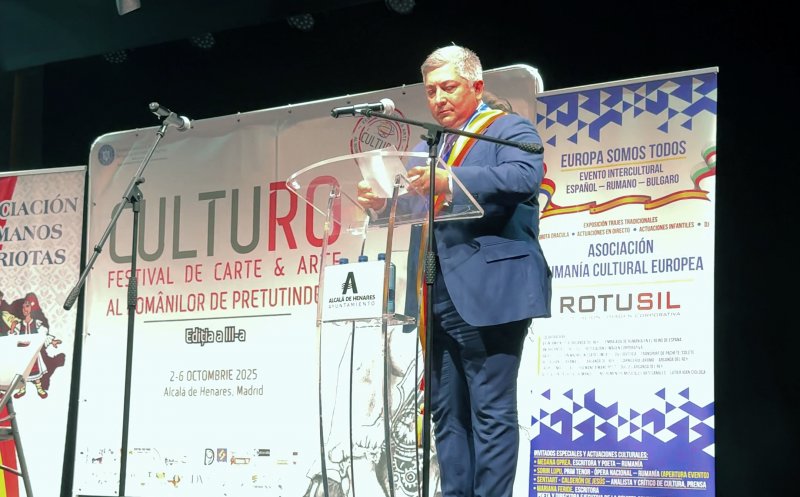 Alin Tișe le-a vorbit în spaniolă românilor din zona Madrid: "Damas, caballeros, queridos compatriotas..."