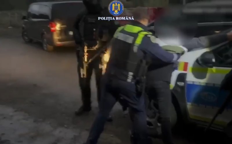 Doi tineri clujeni arestați după ce au distrus o mașină, au bătut un bărbat și au terorizat un magazin