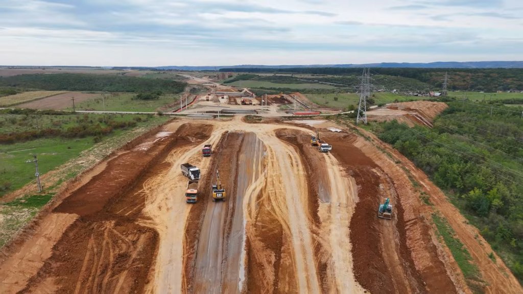 Autostrada Transilvania. IMAGINI noi de pe tronsonul abandonat de Bechtel. Când se va putea circula pe el