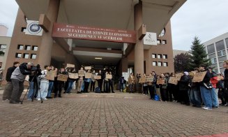Protest anti-CREIC al studenților de la Mate-Info: "David șef de institut ne trimite la păscut"