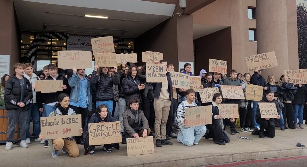 Protestele de la UBB iau amploare. Manifestările se mută în fața rectoratului