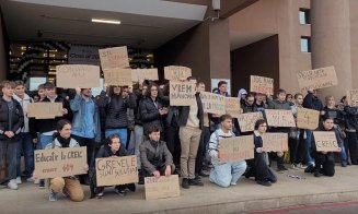 Protestele de la UBB iau amploare. Manifestările se mută în fața rectoratului
