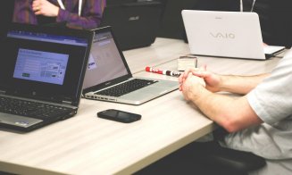 Incertitudine în IT-ul clujean: Angajații unei companii, transferați cu forța la o firmă indiană. “Cine credea că e în siguranță, poate să se răzgândească”