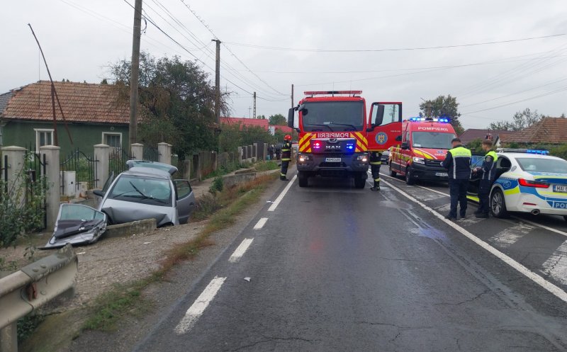 Intervenție contracronometru în Cluj: pompierii au salvat un bărbat de 85 de ani blocat în mașină după un accident