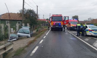 Intervenție contracronometru în Cluj: pompierii au salvat un bărbat de 85 de ani blocat în mașină după un accident