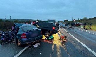 Accident GRAV cu trei mașini în Cluj. Cinci victime, din care un bărbat se afla în stop cardiorespirator