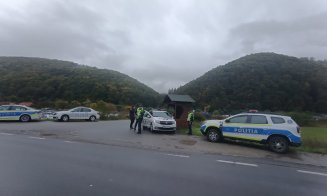 Aglomerație mare la ieșirea din Cluj- Napoca, dar și în Ciucea. E târg la Negreni / Rute alternative / Curțile oamenilor sunt parcări