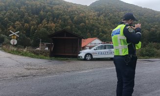 Aglomerație mare la ieșirea din Cluj- Napoca, dar și în Ciucea. E târg la Negreni / Rute alternative / Curțile oamenilor sunt parcări