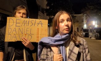 Protest anti-CREIC în centrul Clujului! Studenții de la Mate-Info îl așteaptă în stradă pe ministrul Daniel David: "Fuga e ușoară! Hai afară!&quo
