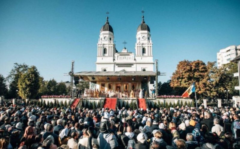Peste 100.000 de pelerini au trecut pe la racla cu moaştele Sfintei Cuvioase Parascheva / Câți au avut nevoie de îngrijiri medicale