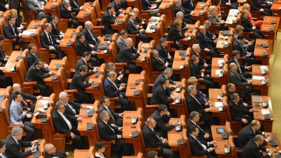 O nouă moțiune anunțată de AUR. Cine este ultimul ministru vizat