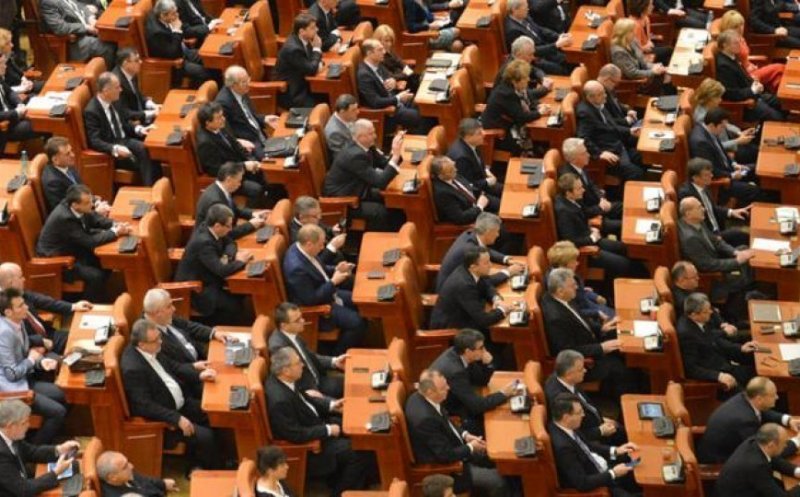 O nouă moțiune anunțată de AUR. Cine este ultimul ministru vizat