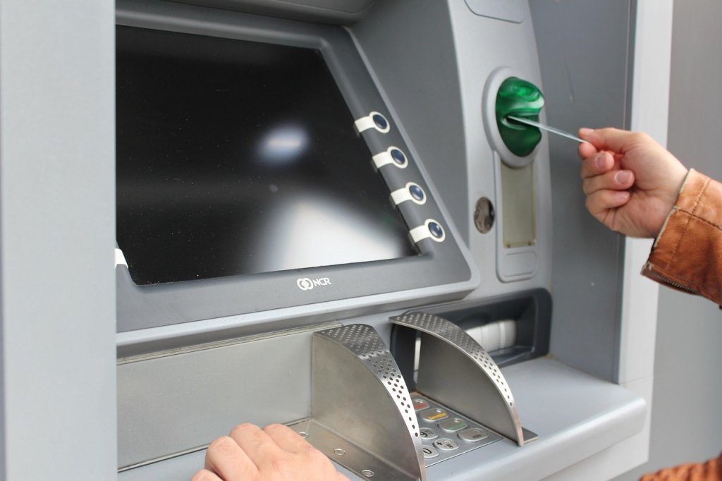 Dispare o bancă în România: Cardurile, conturile și aplicațiile nu vor mai funcționa din 31 octombrie. Ce trebuie să știe clienții