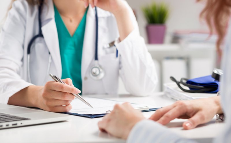 Ministerul Sănătăţii îi trimite pe români la doctor: ”Indiferent că eşti asigurat sau nu, beneficiezi gratuit de consultaţii”/ Tipuri de analize, în funcţie de vârstă