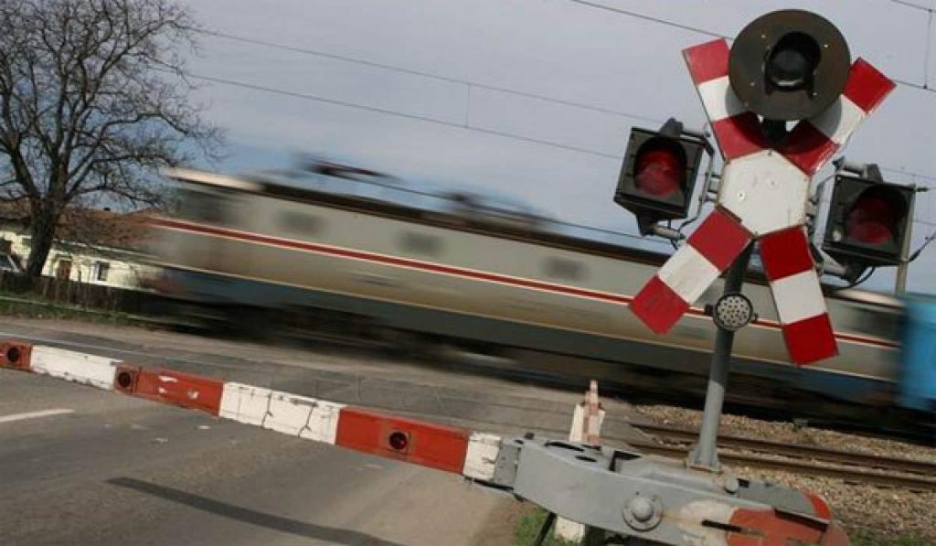 Poliția Cluj a „pus frână” șoferilor grăbiți la calea ferată: 51 de amenzi și 6 permise reținute într-o singură zi