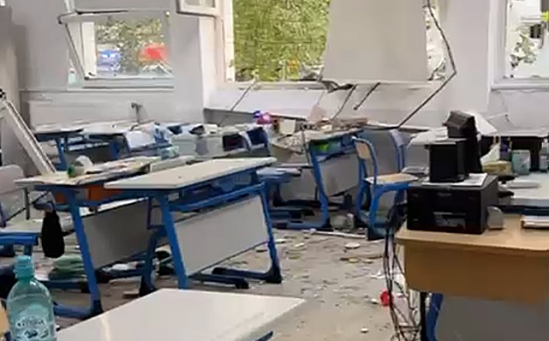 Explozie în Rahova | Sălile de curs, ale școlii de lângă blocul unde a avut loc deflagrația, arată ca după bombardament