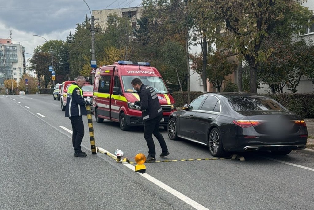 Clujeanca lovită de o mașină pe Observatorului a traversat strada neregulamentar. Victima se află în stare de inconștiență. Ce spun polițiștii