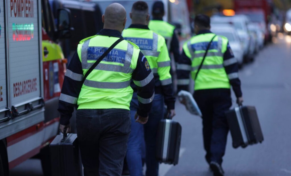 Anchetatorii nu pot intra în blocul din Rahova afectat de explozie din cauza riscului de prăbușire și folosesc nacele și drone pentru imagini. Zeci de persoane audiate