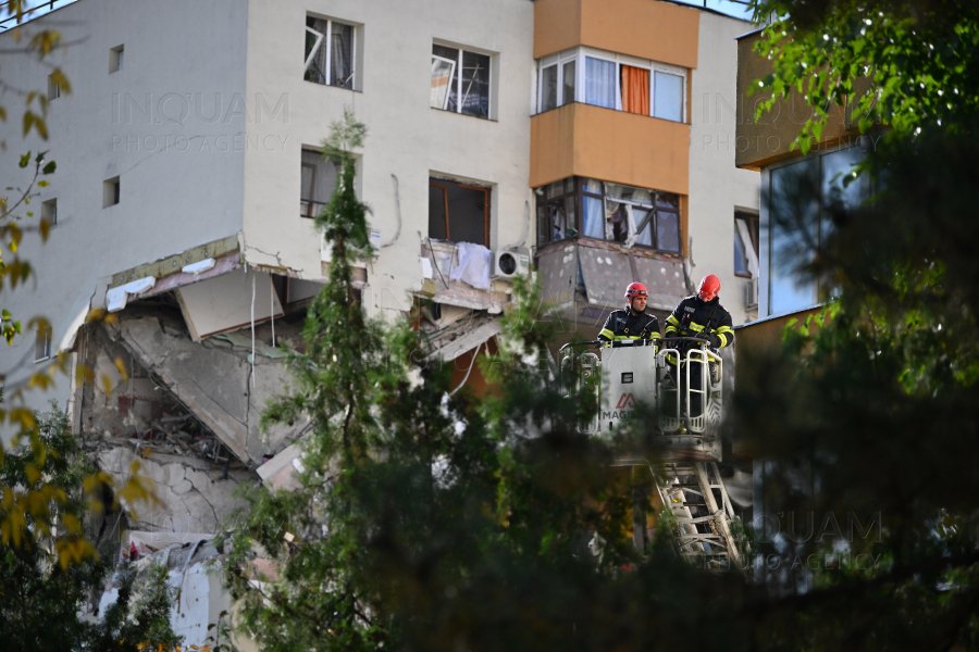 Pregătiri pentru DEMOLAREA blocului din Rahova / Locatarii, lăsați să își recupereze unele bunuri, doar sub escortă