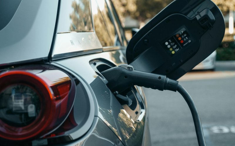 Cluj-Napoca, printre orașele fruntașe la încărcarea mașinilor electrice în stațiile publice. Harta locurilor accesibile șoferilor