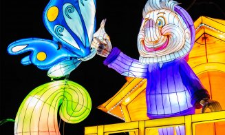 Grădina Botanică se transformă într-un tărâm de poveste: mii de instalații luminoase, felinare colorate și proiecții multimedia în fiecare seară