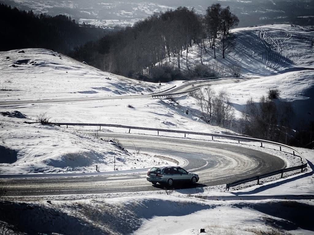 Transfăgărășanul și Transalpina au fost închise oficial circulației până la vară