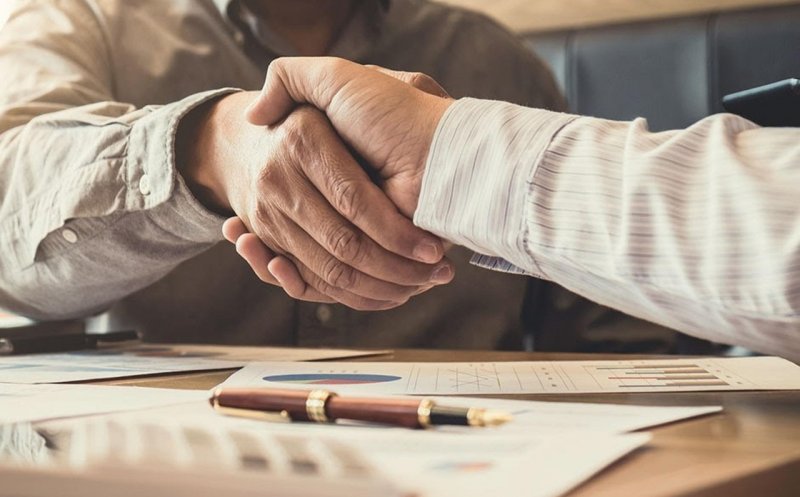 Tranzacție de milioane de euro între un dezvoltator imobiliar clujean și mari retaileri din România