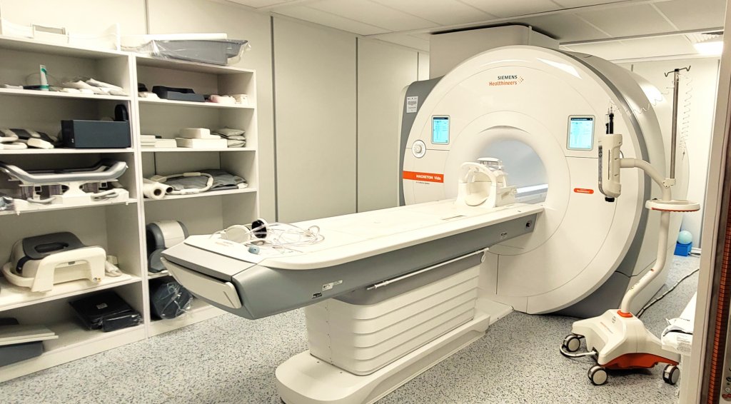 Aparate RMN de ultimă generație la SCJU Cluj. Tehnologia bazată pe AI reduce timpul examinării și crește calitatea imaginilor