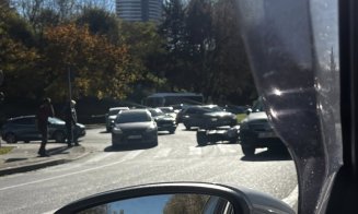 Accident în Cluj-Napoca: Motociclist acroșat de un autoturism