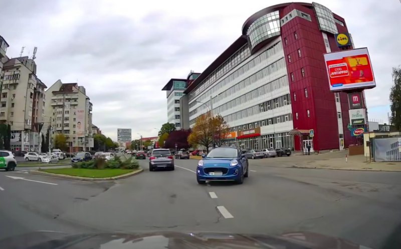 Șoferul "kamikaze" care a intrat invers în giratoriul de pe Observatorului a fost amendat și scos de la volan până după Crăciun