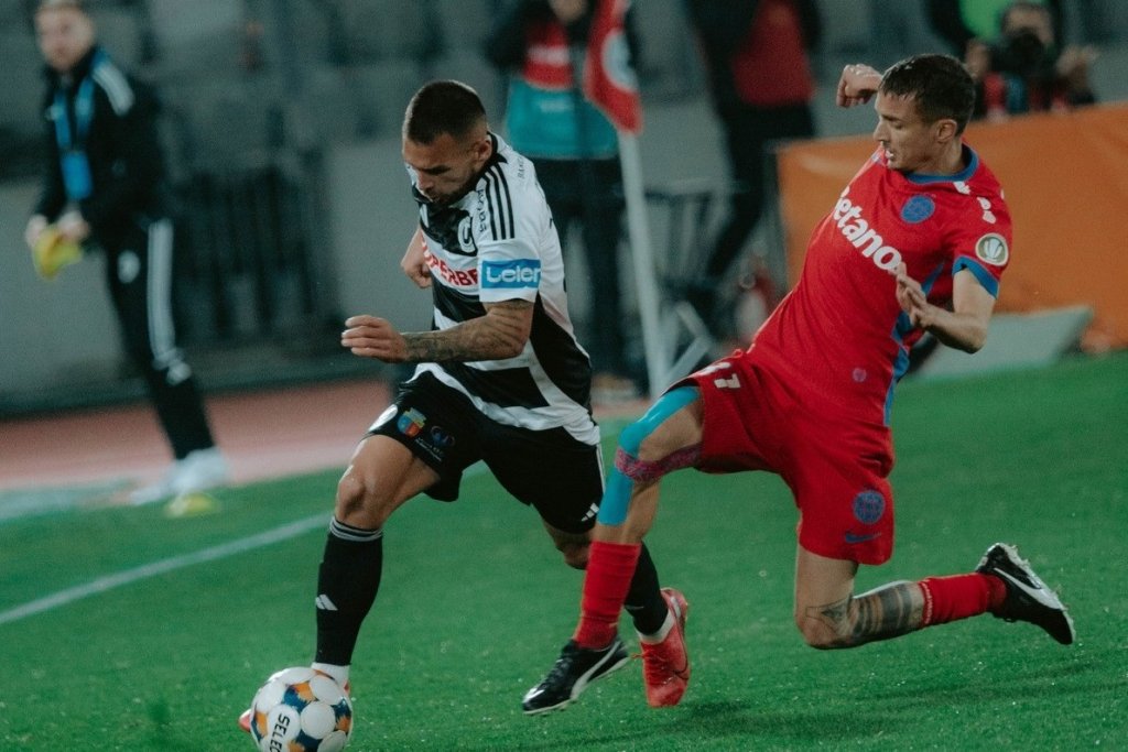 Universitatea Cluj acuză arbitrajul din meciul cu FCSB: "Orice decizie poate fi acoperită de regulament, dar importantă este și tenta"