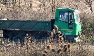 Autobasculantă prinsă în flagrant în timp ce descărca deșeuri la marginea Clujului