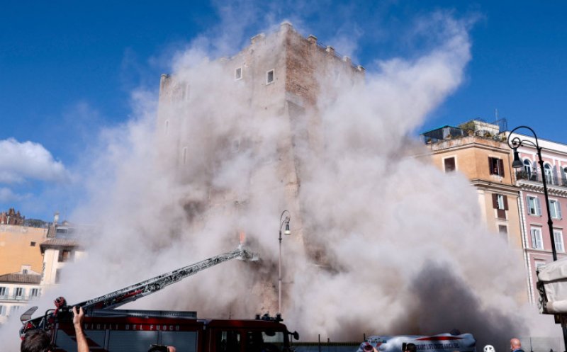 Alertă la Roma: Muncitor român prins sub dărâmături după prăbuşirea unui turn aflat în apropierea Colosseumului